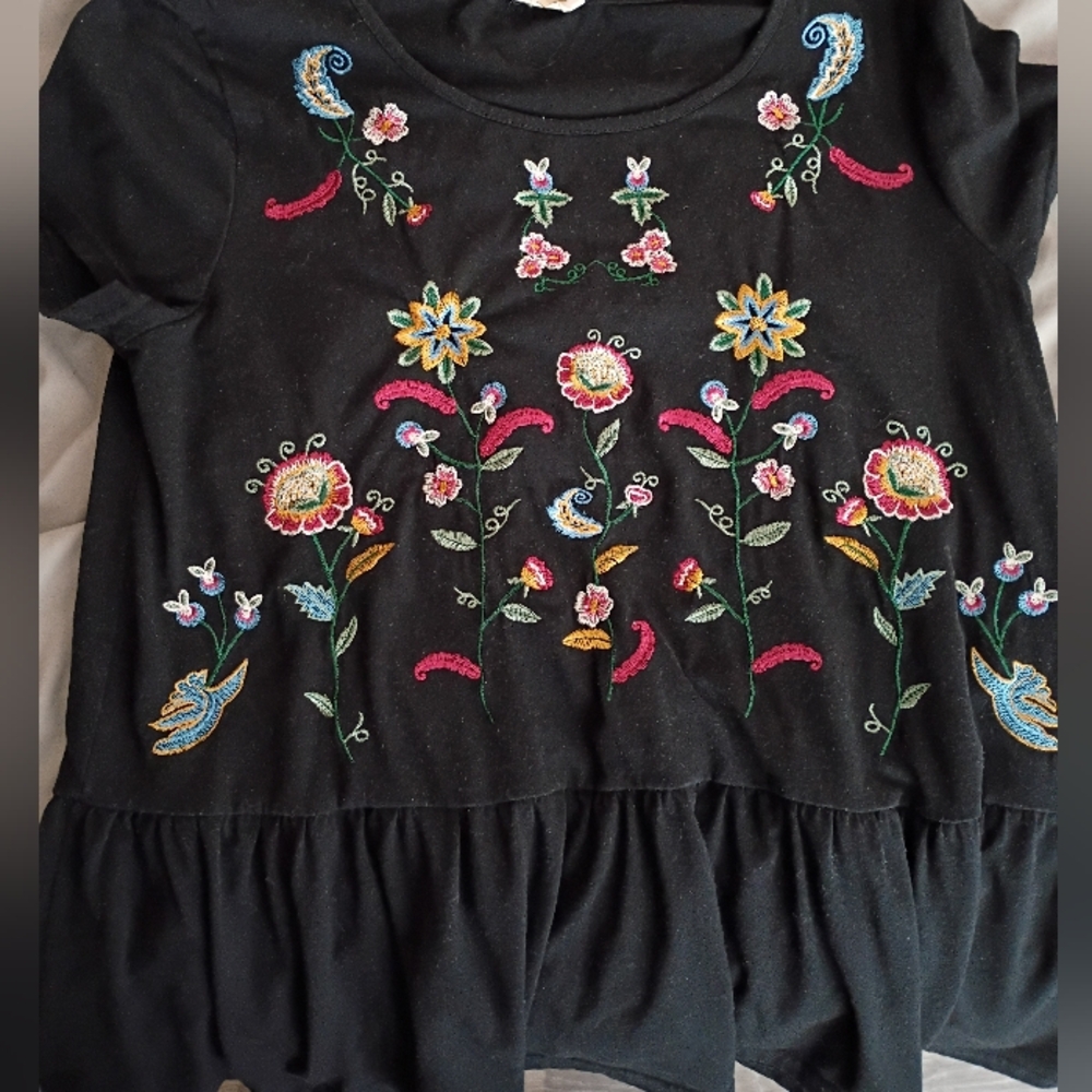 Entro Black Embroidered Floral Women's Plum Top